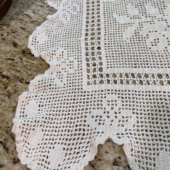 Beautiful Large Crochet Doily Cream Floral Pattern Scalloped Edges - Picture 3 of 12